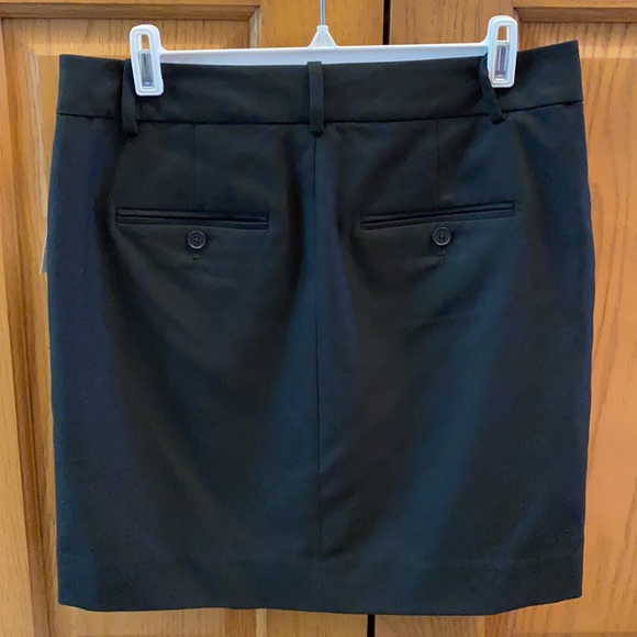 Gap mini skirt with pockets.  Size 4.  Black. - Picture 2 of 10